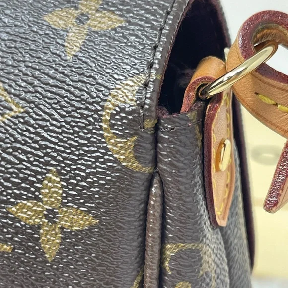 Louis Vuitton Favorite MM Monogram - Picture 10 of 14
